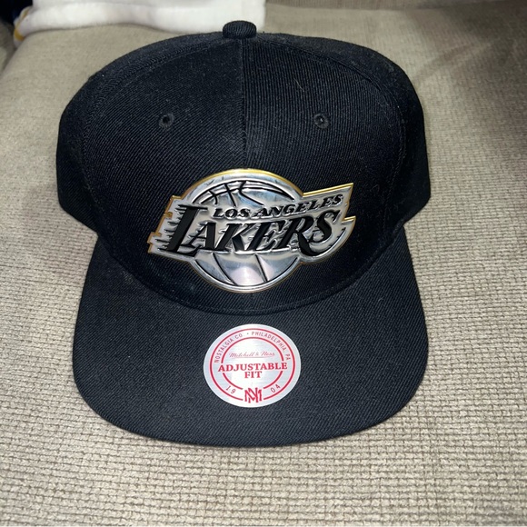 Mitchell & Ness Other - Lakers Chrome Mitchell & Ness Snapback
